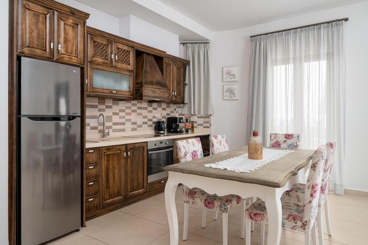 Orelia Cretan Deluxe Apartments Kamilári Exterior foto